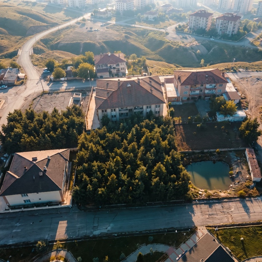 Kütle Stüdyo Drone / Çevre ilişkisi